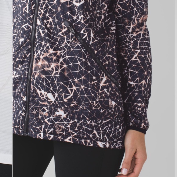 975. Like New - Lululemon Miss Misty Jacket II Star Crushed Multi With Hood - Picture 12 of 12